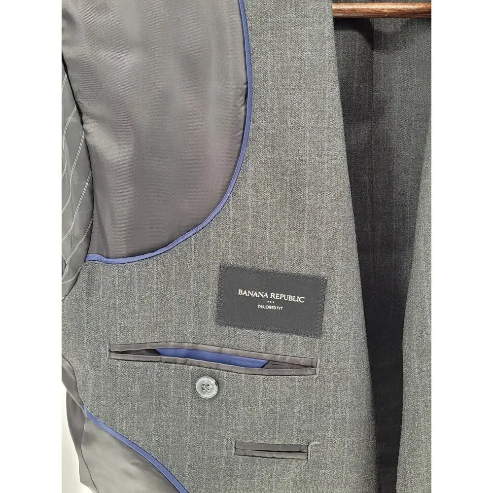 Banana Republic 40R Modern Tailored Fit Gray Pin Strip Blazer Sports Coat Jacket